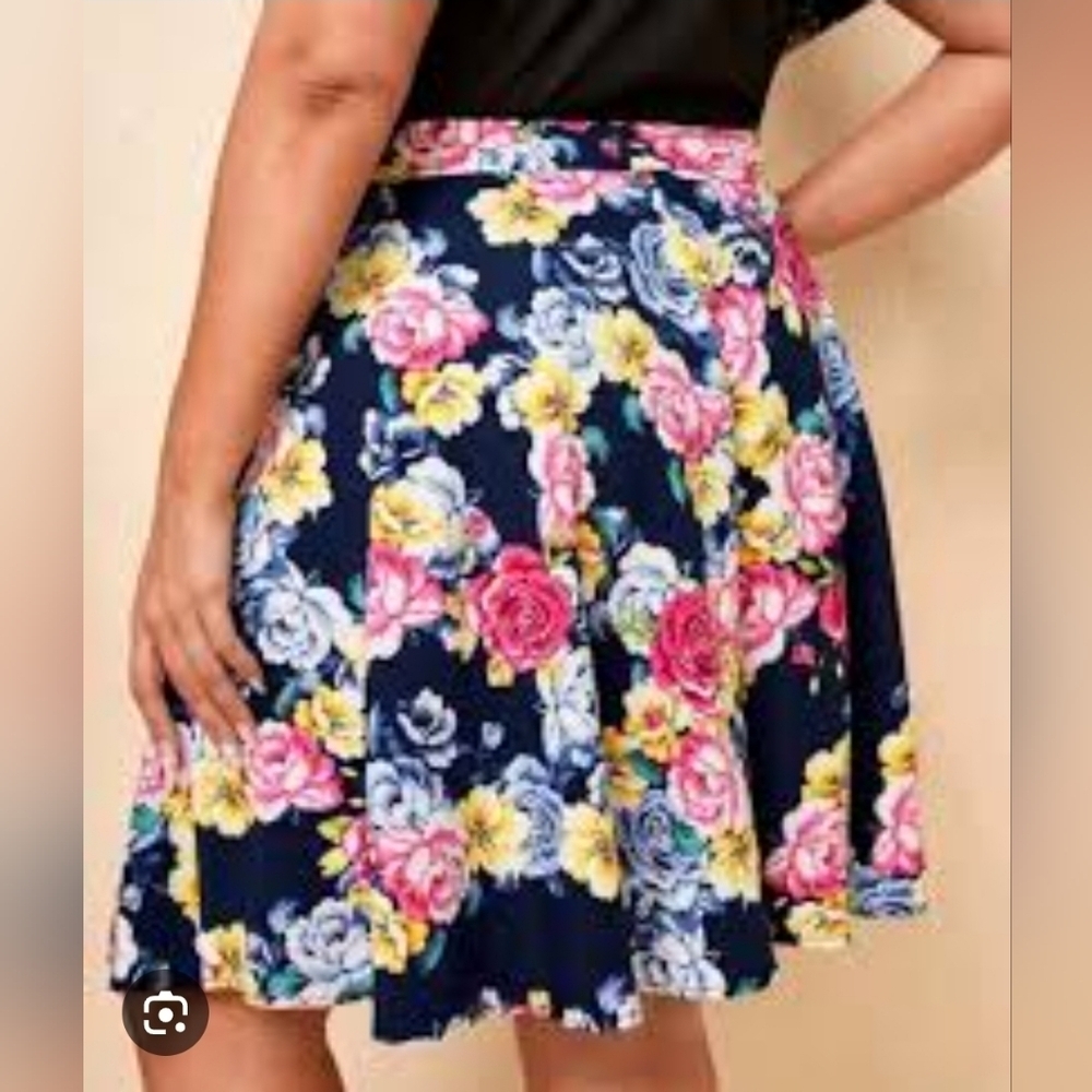 Vibrant Floral Circle Skater Skirt Size 2XL - Picture 2 of 6